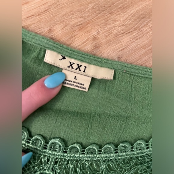 Forever 21 Green Top. Large. - Picture 3 of 3